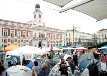 Ayuso acudirá a los tribunales ante la negativa del delegado del Gobierno a desalojar la acampada de la Puerta del Sol