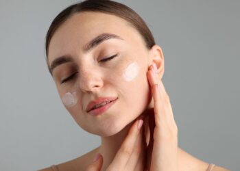La crema hidratante de Mercadona que la OCU destaca por su eficacia cuesta solo 5 euros