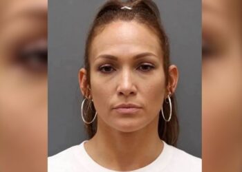 La supuesta «ficha policial» de Jennifer Lopez se hace viral: la detenida que sorprendió a las redes por su increíble parecido