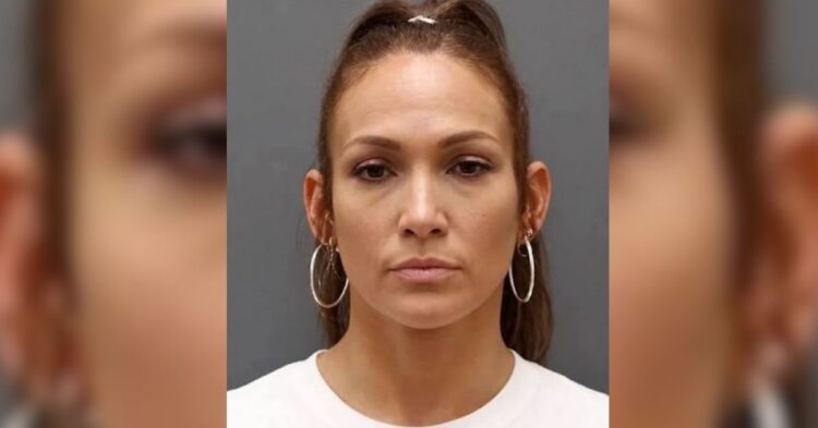 La supuesta «ficha policial» de Jennifer Lopez se hace viral: la detenida que sorprendió a las redes por su increíble parecido La supuesta «ficha policial» de Jennifer Lopez se hace viral: la detenida que sorprendió a las redes por su increíble parecido