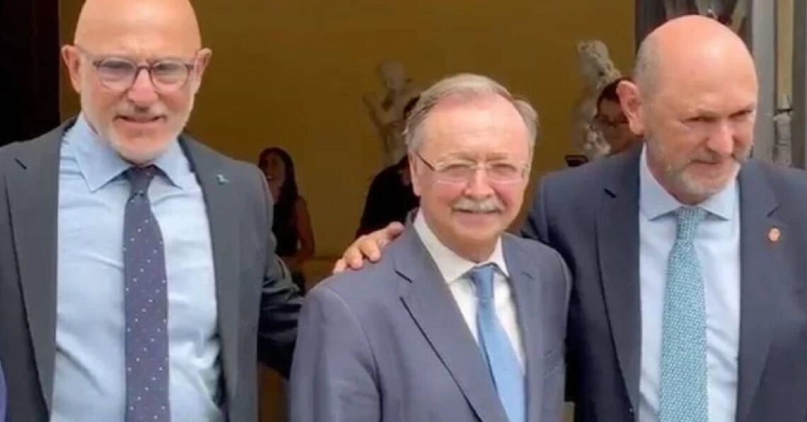 De la Fuente lleva la Copa del Mundo a Ceuta y arropa a los caballas De la Fuente lleva la Copa del Mundo a Ceuta y arropa a los caballas