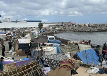 La Ciudad exige el desalojo urgente del asentamiento de migrantes junto a la desalinizadora