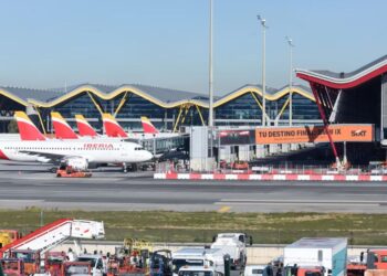 Desarticulada en el aeropuerto de Barajas una red que utilizaba a menores para estafar a aerolíneas con falsas pérdidas de equipaje Desarticulada en el aeropuerto de Barajas una red que utilizaba a menores para estafar a aerolíneas con falsas pérdidas de equipaje