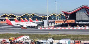 Desarticulada en el aeropuerto de Barajas una red que utilizaba a menores para estafar a aerolíneas con falsas pérdidas de equipaje