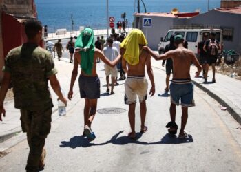 Descubren un asentamiento de inmigrantes en las galerías del Sarchal en Ceuta