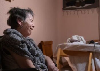 La Policía despliega gas pimienta y derriba la puerta para desahuciar a una anciana de 87 años en el barrio de Retiro La Policía despliega gas pimienta y derriba la puerta para desahuciar a una anciana de 87 años en el barrio de Retiro