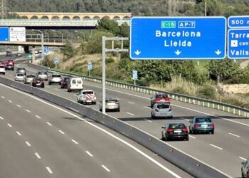 La DGT comienza a probar los límites de velocidad variables en la AP-7 y la AP-2 con radares capaces de rebajar los 120 km/h