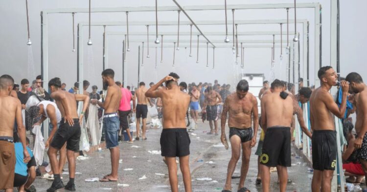 Colectivos ecologistas exigen cerrar las duchas de las playas en Ceuta tras detectar intoxicaciones en la fauna local