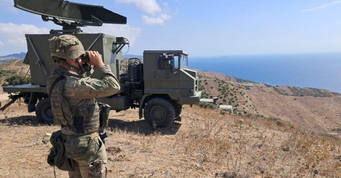 Indignación en el Ejército por la respuesta del Gobierno en Ceuta: dotará a los militares de spray de pimienta tras las agresiones Indignación en el Ejército por la respuesta del Gobierno en Ceuta: dotará a los militares de spray de pimienta tras las agresiones
