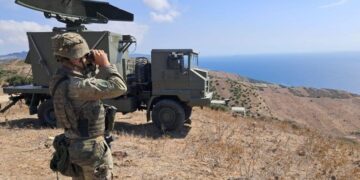 Indignación en el Ejército por la respuesta del Gobierno en Ceuta: dotará a los militares de spray de pimienta tras las agresiones