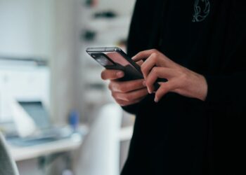 El Congreso acelera la tramitación de la ley de protección a menores en el entorno digital El Congreso acelera la tramitación de la ley de protección a menores en el entorno digital