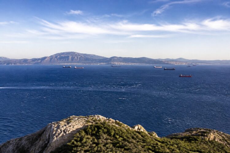«El Estrecho de Gibraltar»: un cruce de mares y de historia «El Estrecho de Gibraltar»: un cruce de mares y de historia