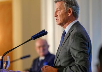 Feijóo acusa a Sánchez de desproteger a España ante una «agresión consentida o impulsada por Marruecos» Feijóo acusa a Sánchez de desproteger a España ante una «agresión consentida o impulsada por Marruecos»