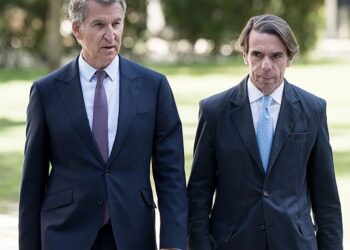 Aznar y Feijóo piden “cabeza fría” frente al Ejecutivo y proponen una “reconstrucción nacional”