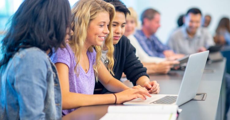 Últimos días para solicitar plaza en los cursos especializados de Product Manager y Técnico de Marketing del sector del juego online