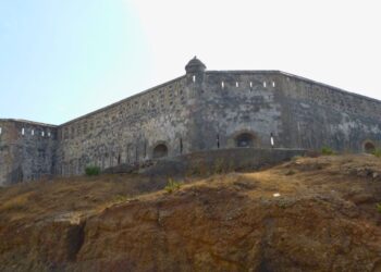 El Fuerte del Príncipe Alfonso de Ceuta sufre daños y quemas
