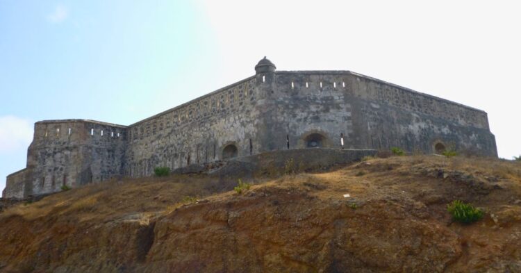 El Fuerte del Príncipe Alfonso de Ceuta sufre daños y quemas El Fuerte del Príncipe Alfonso de Ceuta sufre daños y quemas