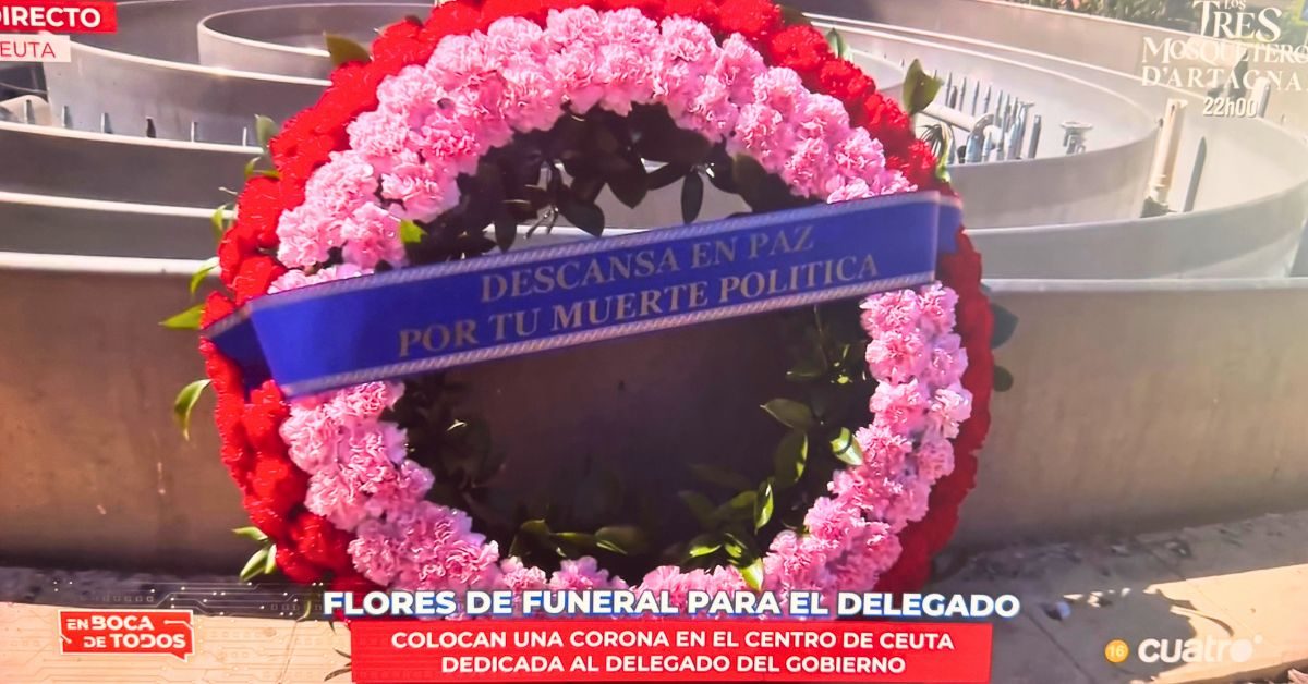 Colocan una corona fúnebre al Delegado del Gobierno en Ceuta Colocan una corona fúnebre al Delegado del Gobierno en Ceuta