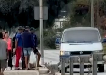 La Policía detecta en Ceuta una furgoneta sospechosa que transmitía consignas a grupos de migrantes La Policía detecta en Ceuta una furgoneta sospechosa que transmitía consignas a grupos de migrantes