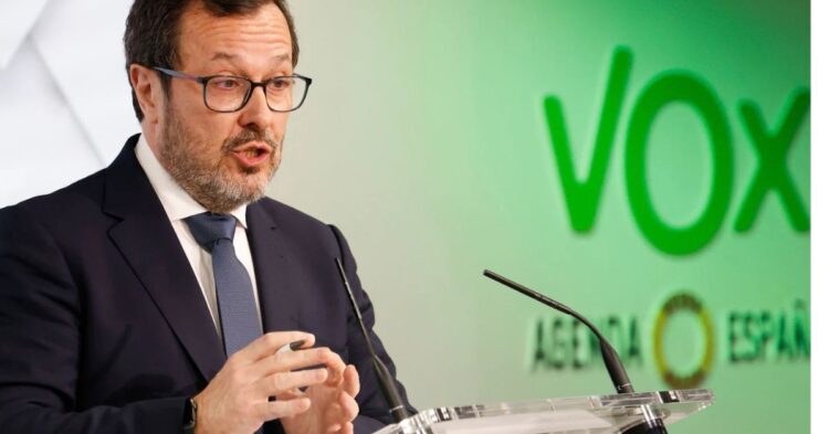 Vox acatará el reparto autonómico de menores de Ceuta solo si se acredita su minoría de edad y se agotan las devoluciones a Marruecos Vox acatará el reparto autonómico de menores de Ceuta solo si se acredita su minoría de edad y se agotan las devoluciones a Marruecos