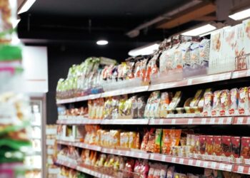 Despiden a un gerente de supermercado por comerse un pollo de 4,50 euros: el tribunal confirma el despido por romper la confianza