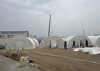 El Gobierno central toma el control del puerto de Ceuta para instalar un nuevo campamento de inmigrantes El Gobierno central toma el control del puerto de Ceuta para instalar un nuevo campamento de inmigrantes