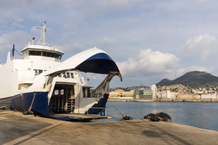 La historia del ferry Ceuta-Algeciras: el puente flotante de la ciudad La historia del ferry Ceuta-Algeciras: el puente flotante de la ciudad