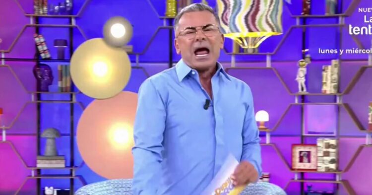 Jorge Javier Vázquez regresa a ‘El Diario’ con críticas a Mediaset por la línea editorial de sus programas y su tercer cambio de horario Jorge Javier Vázquez regresa a ‘El Diario’ con críticas a Mediaset por la línea editorial de sus programas y su tercer cambio de horario