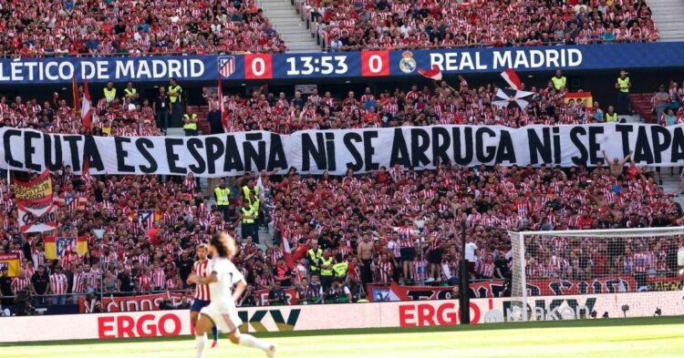 La realización de LaLiga evita mostrar en televisión una pancarta de apoyo a Ceuta durante el derbi entre el Atlético y el Real Madrid La realización de LaLiga evita mostrar en televisión una pancarta de apoyo a Ceuta durante el derbi entre el Atlético y el Real Madrid