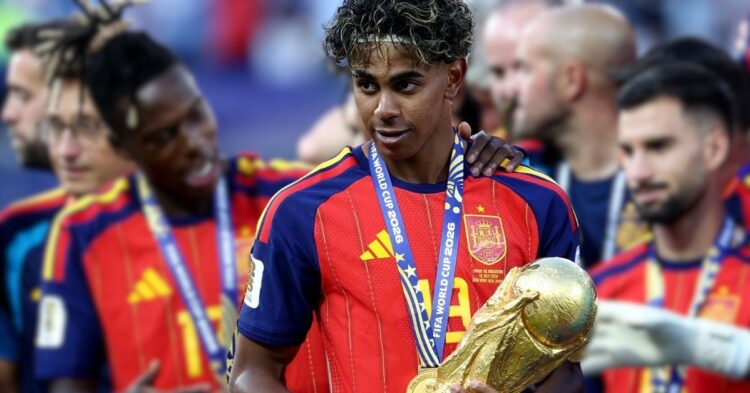 Lamine Yamal descarta hacer campaña para el Balón de Oro tras firmar un año histórico con el FC Barcelona y la Selección Española Lamine Yamal descarta hacer campaña para el Balón de Oro tras firmar un año histórico con el FC Barcelona y la Selección Española