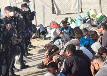 La saturación de los asentamientos en Ceuta deriva en un motín y un apuñalamiento fuera de la Hípica La saturación de los asentamientos en Ceuta deriva en un motín y un apuñalamiento fuera de la Hípica