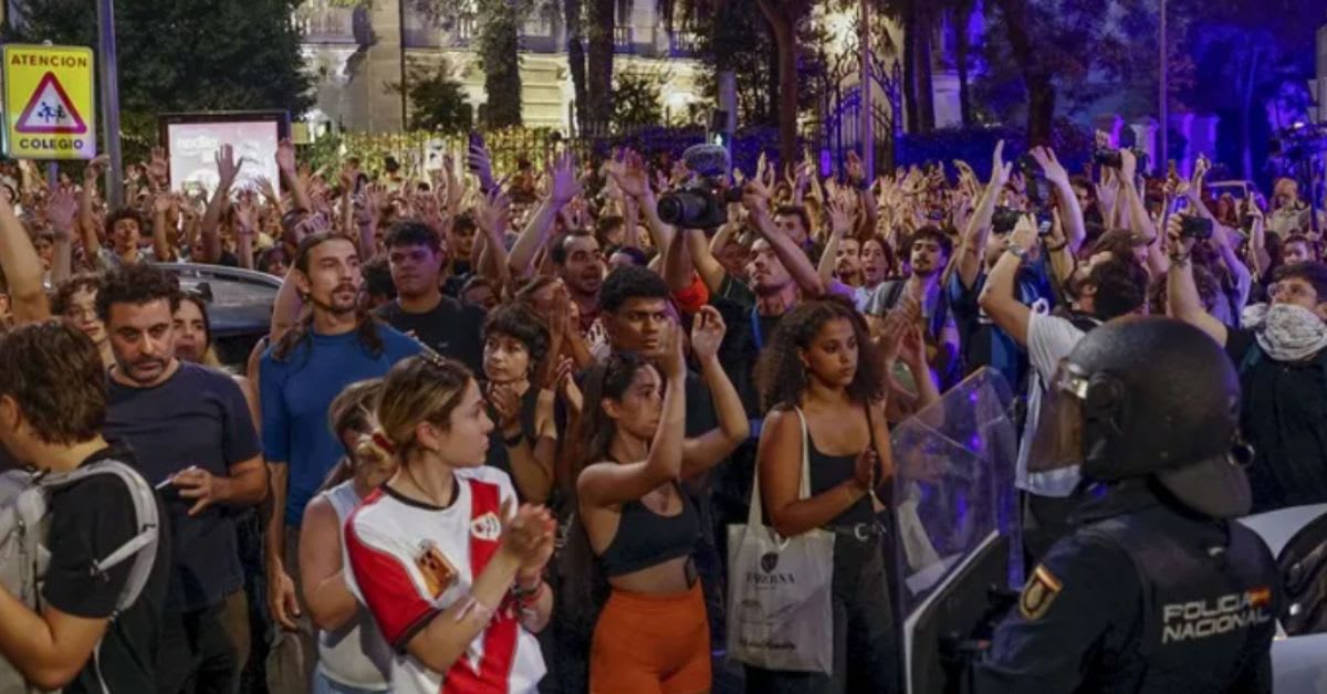 Diez mil personas protestan en Madrid por el desahucio de Maricarmen y reclaman el «ático de Ayuso» para la anciana