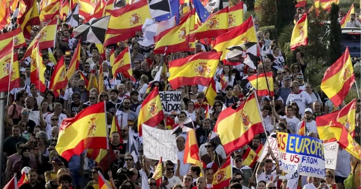 Madrid sale a la calle por Ceuta y exige la convocatoria inmediata de elecciones generales Madrid sale a la calle por Ceuta y exige la convocatoria inmediata de elecciones generales