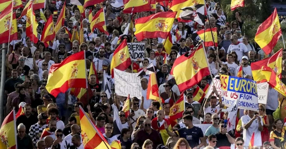 Manifestación en Madrid en apoyo a Ceuta y por elecciones generales Manifestación en Madrid en apoyo a Ceuta y por elecciones generales