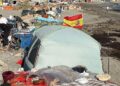 Menores migrantes en Ceuta reclaman su traslado a la península durante una concentración en la playa del Trampolín