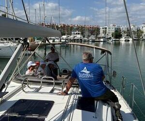 Puerto Sotogrande y Fundación Navega realizan jornada para mayores