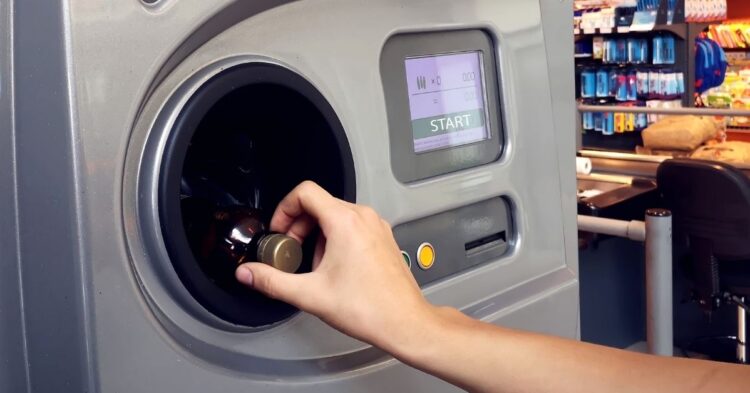 España implantará un sistema de devolución de envases con un depósito de diez céntimos a partir de noviembre de 2026 España implantará un sistema de devolución de envases con un depósito de diez céntimos a partir de noviembre de 2026
