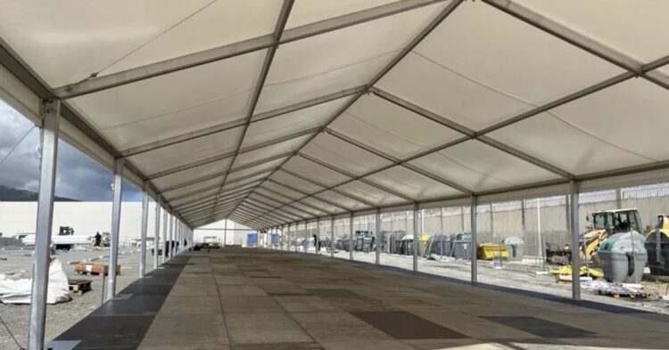 El Gobierno agiliza las infraestructuras en el puerto de Ceuta para dar cobijo a más de 1.000 migrantes