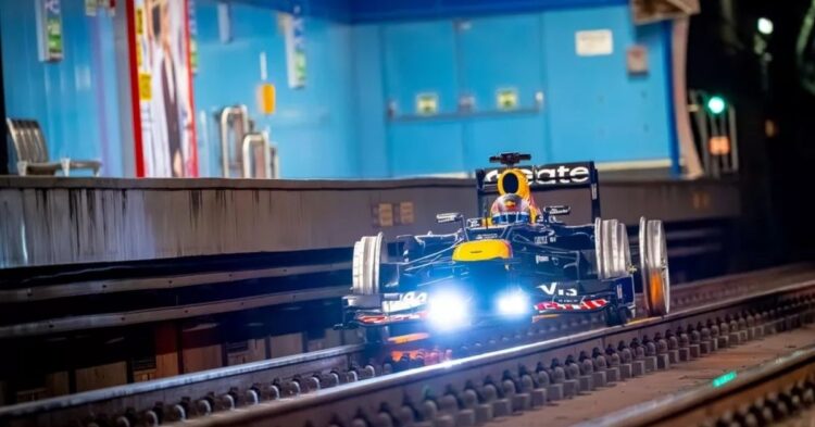 Red Bull adapta un F1 para circular por la red del metro de Madrid previo al GP de España Red Bull adapta un F1 para circular por la red del metro de Madrid previo al GP de España