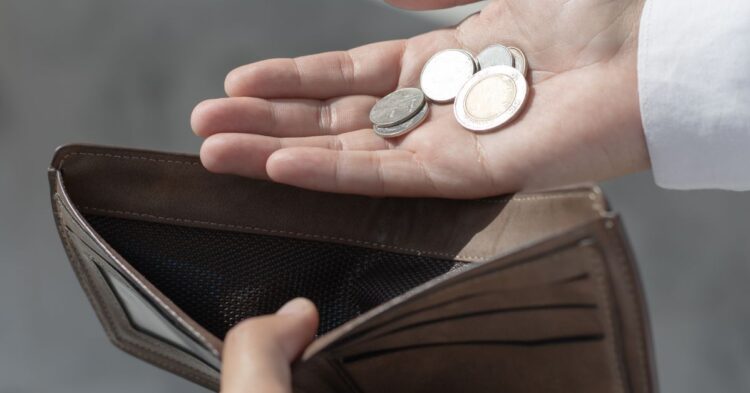 Los salarios suben un 3,4% en España, pero la inflación limita la mejora del poder adquisitivo al 0,7% Los salarios suben un 3,4% en España, pero la inflación limita la mejora del poder adquisitivo al 0,7%
