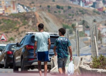 El traslado de cerca de 500 menores migrantes desde Ceuta sigue bloqueado por el desacuerdo entre el Gobierno y el PP El traslado de cerca de 500 menores migrantes desde Ceuta sigue bloqueado por el desacuerdo entre el Gobierno y el PP