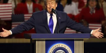 Trump promete un «dividendo» de 5.000 dólares a los adultos estadounidenses si el Partido Republicano gana las ‘midterms’ Trump promete un «dividendo» de 5.000 dólares a los adultos estadounidenses si el Partido Republicano gana las ‘midterms’