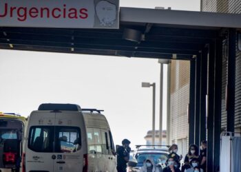 Alerta en las Urgencias de Ceuta: pacientes con infecciones a la fuga y sanitarios al límite Alerta en las Urgencias de Ceuta: pacientes con infecciones a la fuga y sanitarios al límite