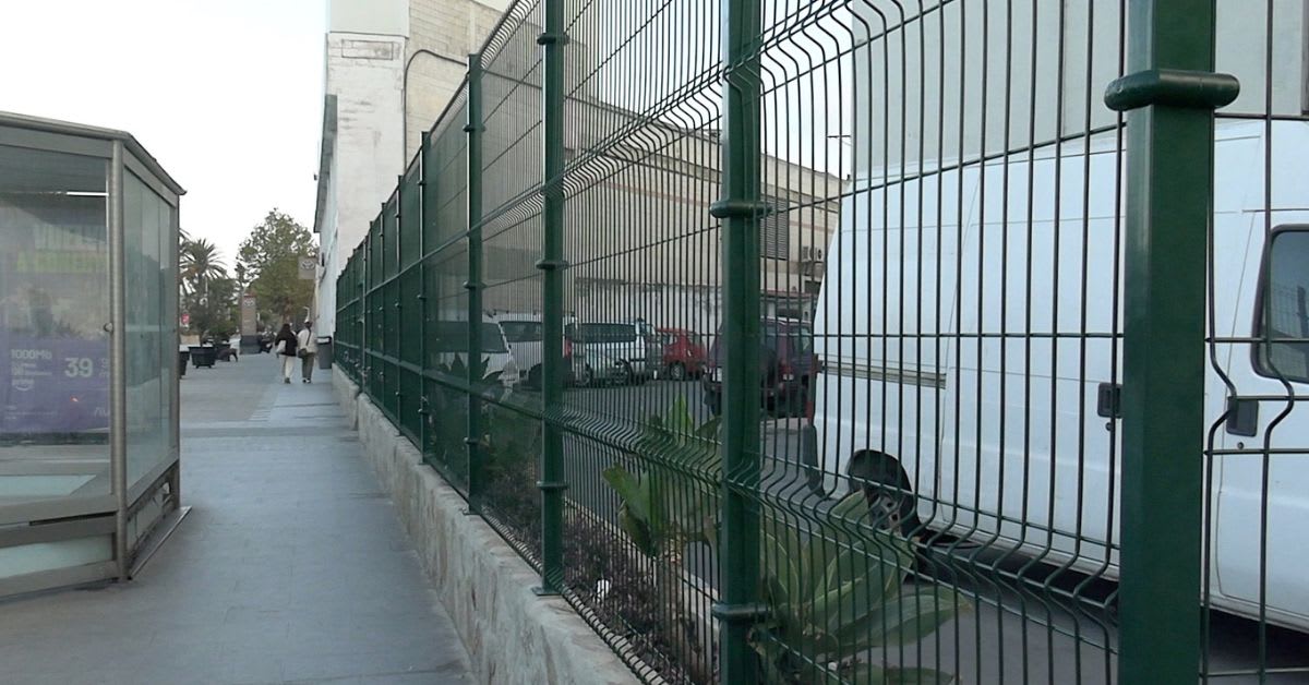 «Queremos vivir en paz»: Junta Obras del Puerto se cierra con vallas e exige presencia militar o policial «Queremos vivir en paz»: Junta Obras del Puerto se cierra con vallas e exige presencia militar o policial