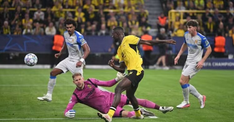 El Villarreal cae ante el Borussia Dortmund (3-2) tras un tramo final caótico en la Champions League El Villarreal cae ante el Borussia Dortmund (3-2) tras un tramo final caótico en la Champions League