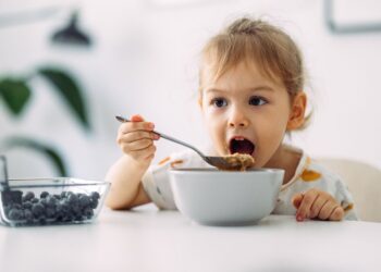 Vuelta al cole: las pautas de los expertos sobre la hora del desayuno infantil y los errores más comunes que deben evitar las familias