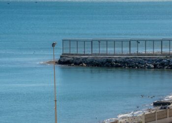 Interior inicia los trámites para alargar el espigón del Tarajal Interior inicia los trámites para alargar el espigón del Tarajal