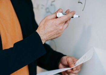 Cuánto cobra un profesor de Infantil, Primaria y Secundaria en la Comunidad de Madrid en 2026: sueldo base y complementos