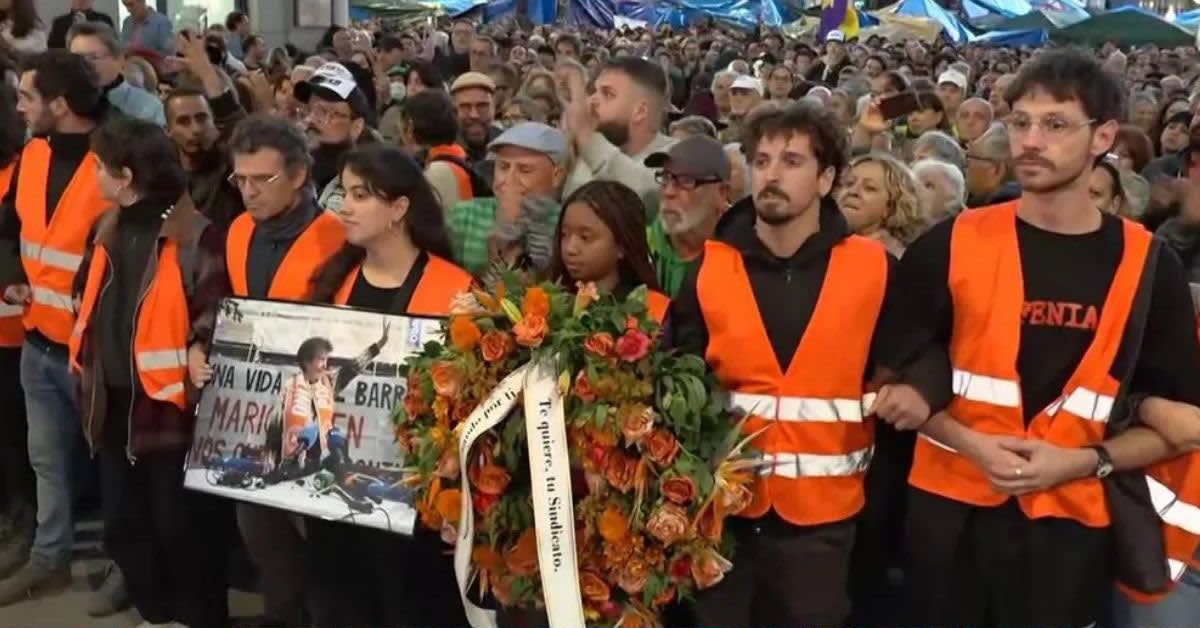 El Sindicato de Inquilinas moviliza a 20.000 personas en Madrid por la muerte de Maricarmen mientras la izquierda acelera sus listas para el 29-N El Sindicato de Inquilinas moviliza a 20.000 personas en Madrid por la muerte de Maricarmen mientras la izquierda acelera sus listas para el 29-N