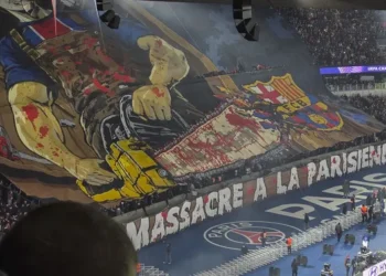 El FC Barcelona presenta una queja formal ante la UEFA por el amenazante tifo de los ultras del PSG